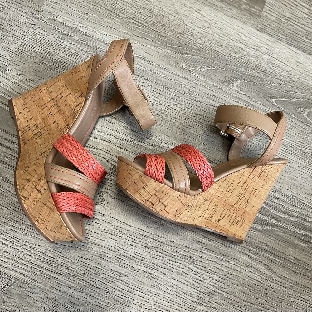 Charles David Coral & Nude Wedge Sandal Size 6.5
